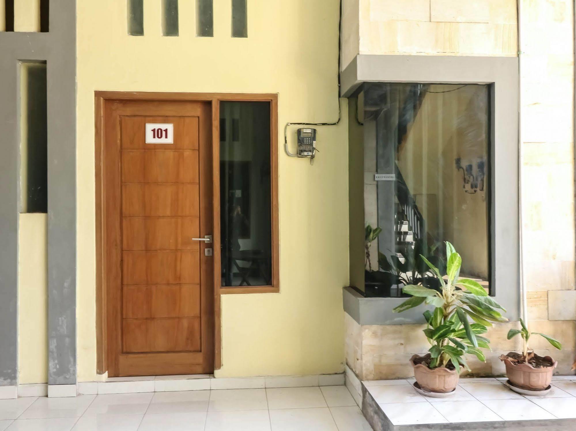 Super Oyo 91495 Hotel Indah Residence Denpasar Kültér fotó