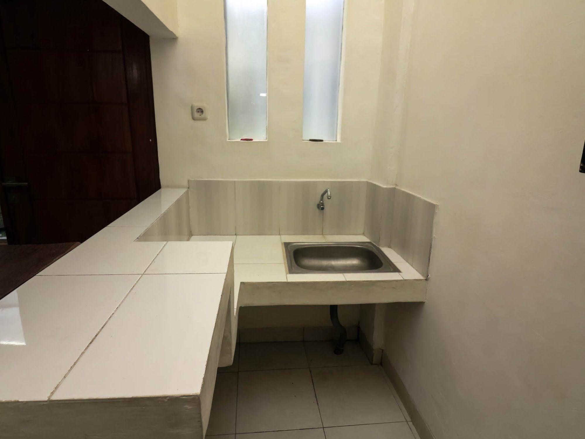 Super Oyo 91495 Hotel Indah Residence Denpasar Kültér fotó