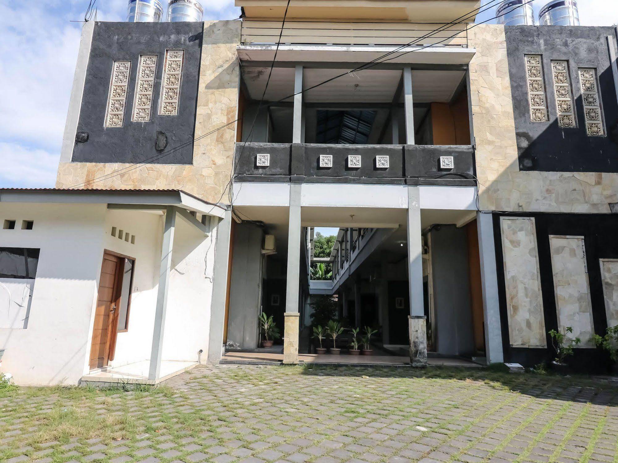 Super Oyo 91495 Hotel Indah Residence Denpasar Kültér fotó