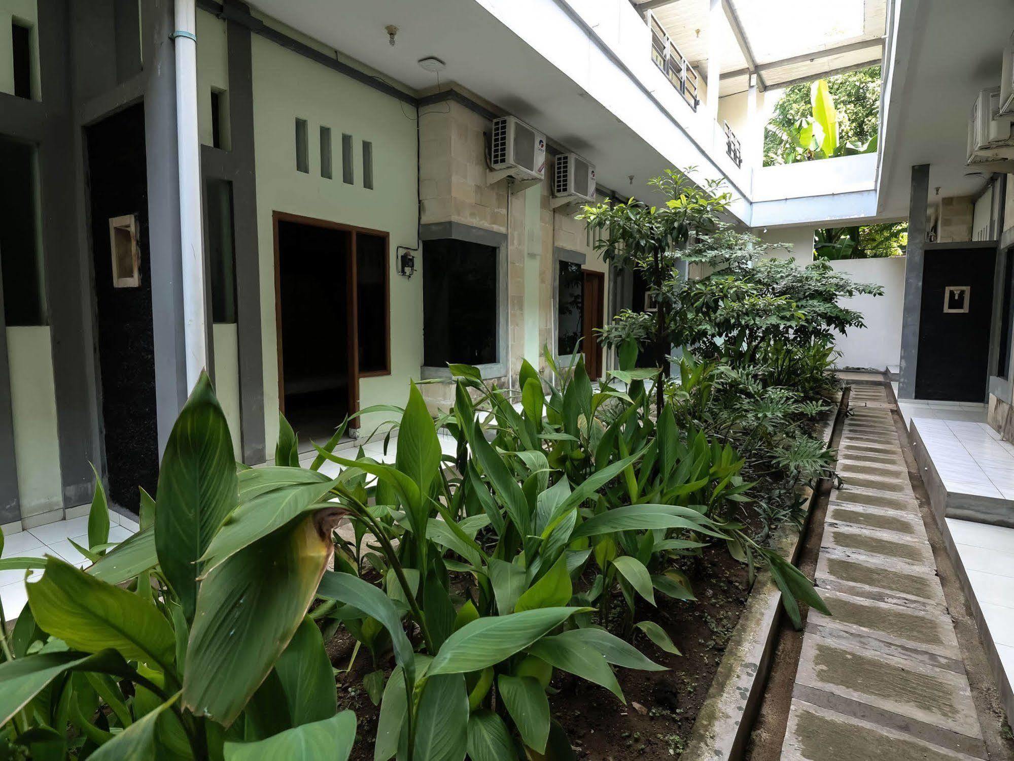 Super Oyo 91495 Hotel Indah Residence Denpasar Kültér fotó